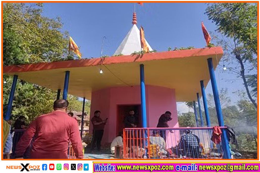 Kashmir-Shopiya-Temple-Pandit